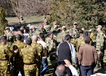 Солдатам организовали экскурсию по Душанбе в честь Дня Вооружённых сил