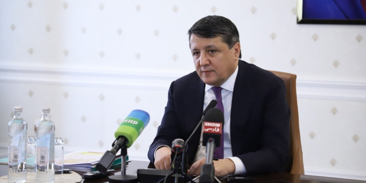Таджикистан планирует стать лидером в производстве микрочипов и развитии ИИ