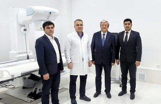 В онкоцентр Согдийской области передан современный цифровой рентгеновский аппарат