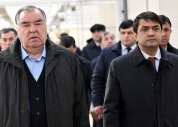 Президент Таджикистана Эмомали Рахмон посетил питомник редких растений «Кишвари сабз»