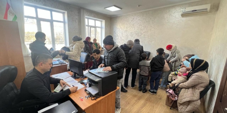 Консульская служба Таджикистана провела выездное мероприятие в Краснодаре для решения проблем граждан