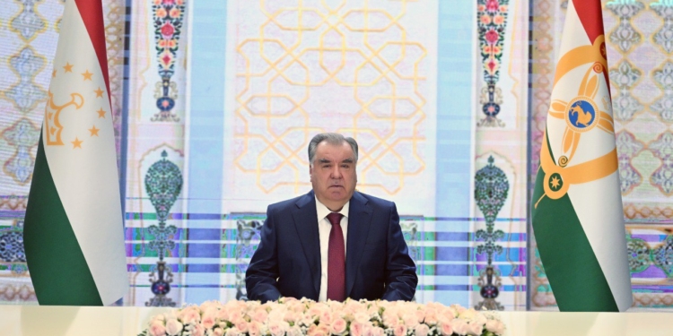 Президент Таджикистана поздравил с наступлением священного месяца Рамазан