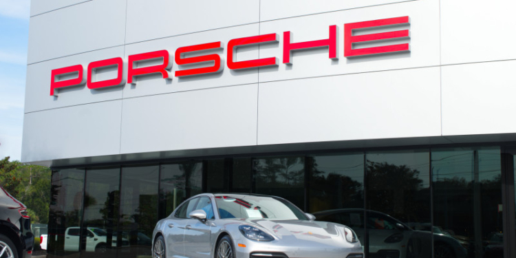 СМИ: Porsche сократит около двух тысяч рабочих мест