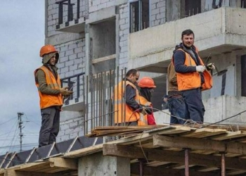 Власти Вологодской области отменили запрет на привлечение мигрантов в строительство
