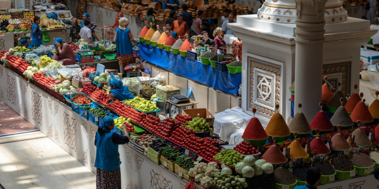 Власти Душанбе проводят проверки цен на продукты питания в Рамадан