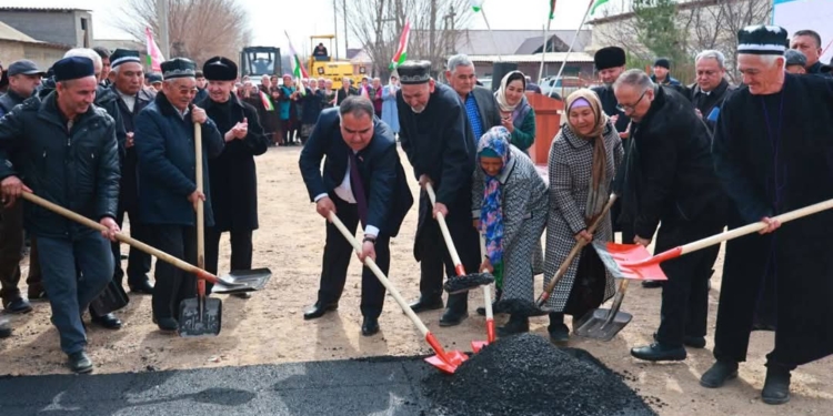 В Согде начались работы по ремонту дороги Гафуров — Булок — Пунгон