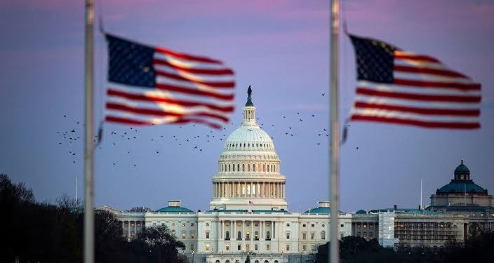 США официально признали английский государственным языком