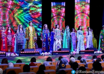 В Душанбе прошел фестиваль «Сад ранги чакан», посвященный Дню матери