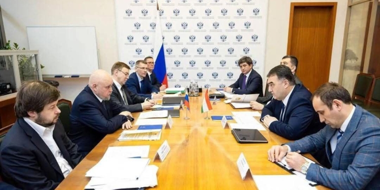 Таджикистан и Россия обсудили проекты в сфере возобновляемой энергетики