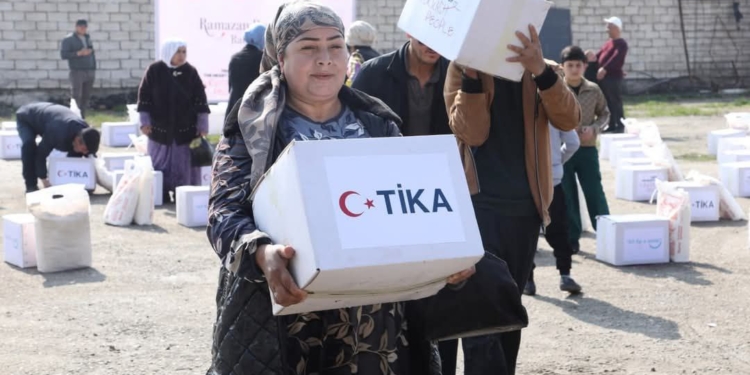 Малоимущим семьям Вахдата и района Рудаки оказана гуманитарная помощь