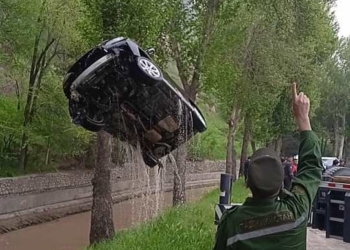 Автомобиль упал в реку на трассе Душанбе – Варзоб