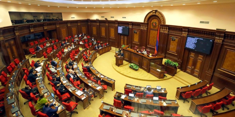 Парламент Армении утвердил закон о начале процесса вступления страны в ЕС