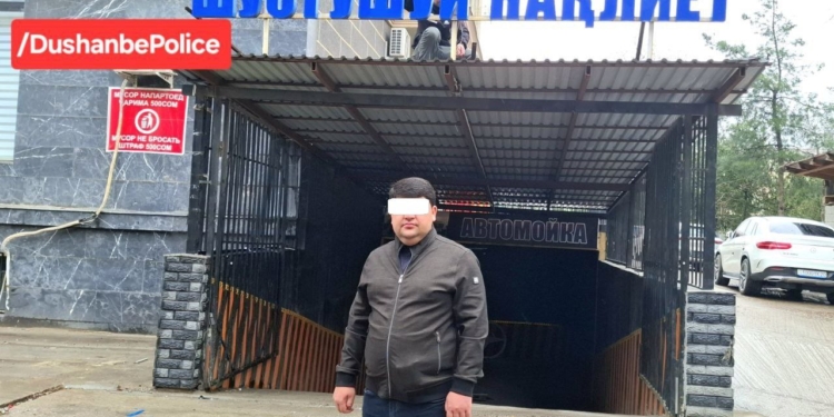 В Душанбе закрыли восемь нелегальных автомоек в подвалах жилых домов