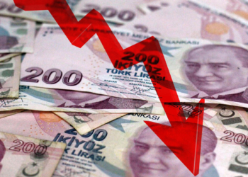 Курс турецкой лиры к доллару после задержания мэра Стамбула упал до рекордного минимума
