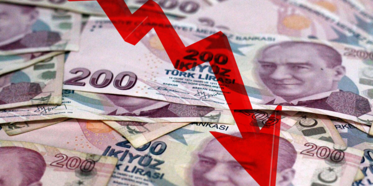 Курс турецкой лиры к доллару после задержания мэра Стамбула упал до рекордного минимума