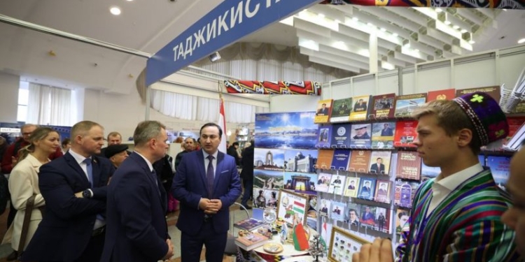 Таджикская литература представлена на международной выставке в Минске