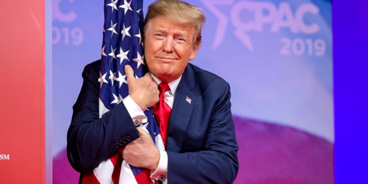 Трамп заплатит мигрантам и купит им авиабилеты за добровольный отъезд из США