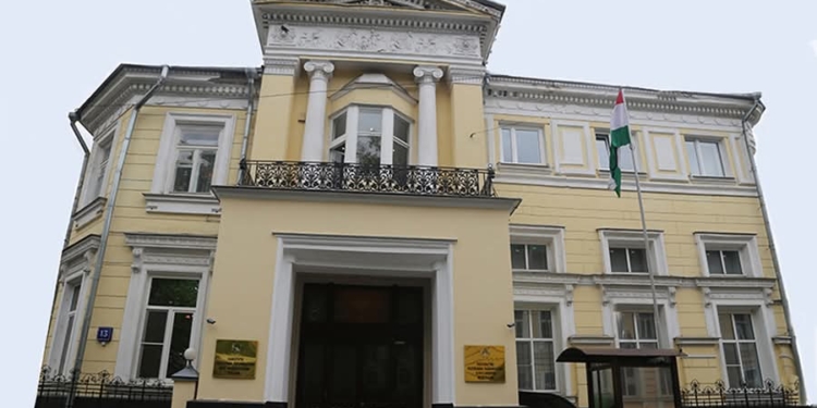 Несовершеннолетняя гражданка Таджикистана возвращена из России на Родину
