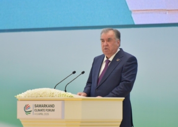 Президент Таджикистана выступил на климатическом форуме в Самарканде