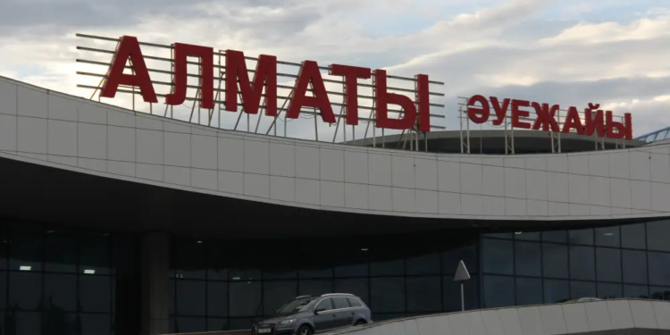 Аэропорт Алматы обратился к пассажирам