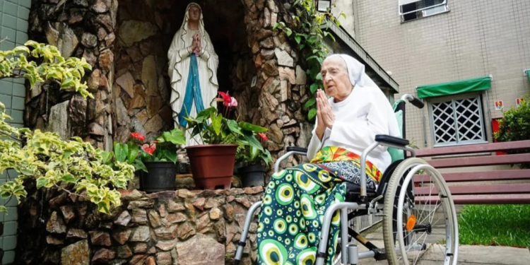 Старейшая женщина в мире умерла в возрасте 116 лет в Бразилии