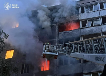 Есть жертвы и пострадавшие: в ГСЧС показали последствия ударов баллистикой по Киеву