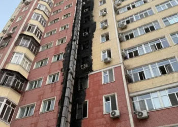 Пожар на кухне «Лагман Хаус». Повреждены 12 этажей