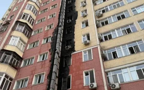 Пожар на кухне «Лагман Хаус». Повреждены 12 этажей
