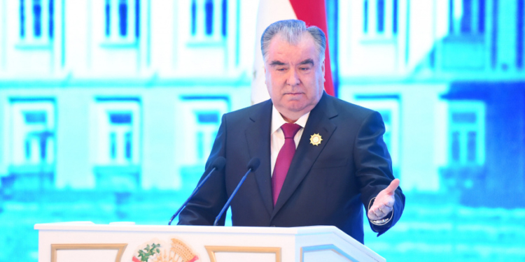 Президент Таджикистана поздравил молодых граждан страны с Днём молодёжи