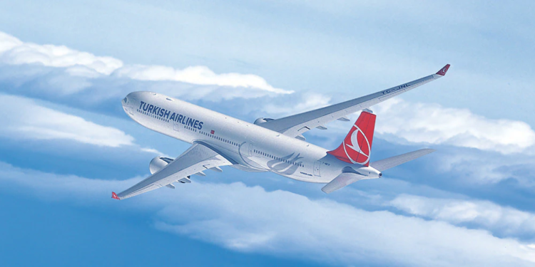 Turkish Airlines обновляет самолет для конференции по ледникам в Таджикистане