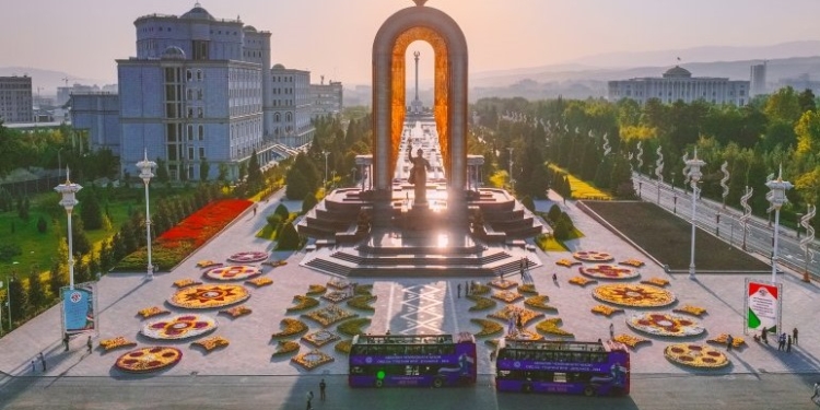 В Душанбе стартует новый сезон туристических маршрутов «Red Bus Tours»