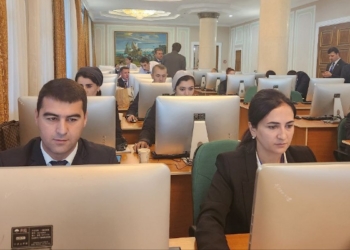 Более 500 журналистов освещают конференцию по ледникам в Душанбе