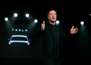 Совет директоров Tesla начал поиск нового главы компании на смену Маску