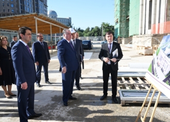 Президент Таджикистана ознакомился с ходом строительства Национального театра в Душанбе