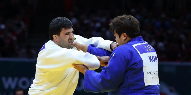 Темур Рахимов вышел в 1/8 финала чемпионата мира по дзюдо