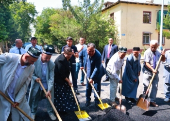 В Бустоне стартовали работы по асфальтированию улицы имени Куруши Кабир