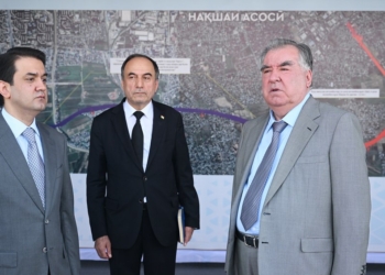 Эмомали Рахмон ознакомился с ходом строительства автодороги от Западных ворот до махали Чортут города Душанбе
