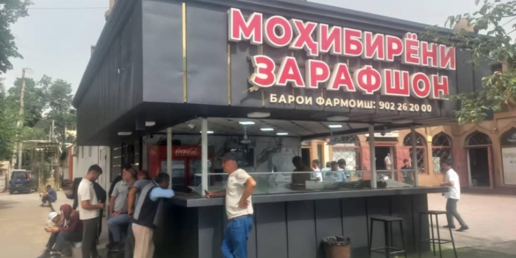 В Душанбе выявлена точка продажи рыбы с грубыми нарушениями санитарных норм