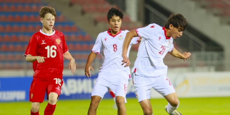 Юношеская сборная Таджикистана (U-15) сыграла вничью со сверстниками из России