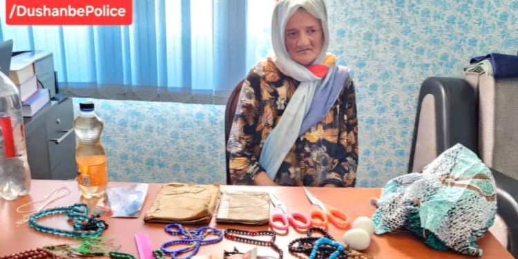 В Душанбе задержана женщина за занятие гаданием