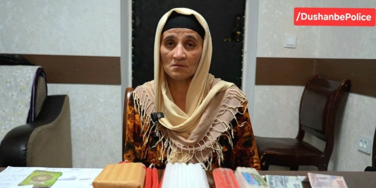 В Душанбе повторно задержана женщина за занятие гаданием