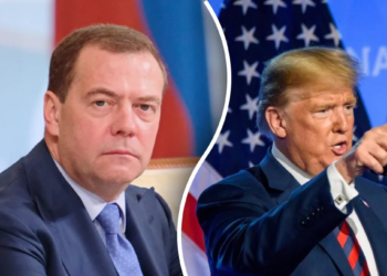 Трамп посоветовал Медведеву «следить за словами»