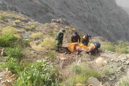 Спасатели Таджикистана провели операцию по эвакуации погибшего в горах россиянина