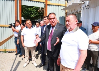 Ахмадзода ознакомился с ходом строительства юбилейных объектов в Худжанде