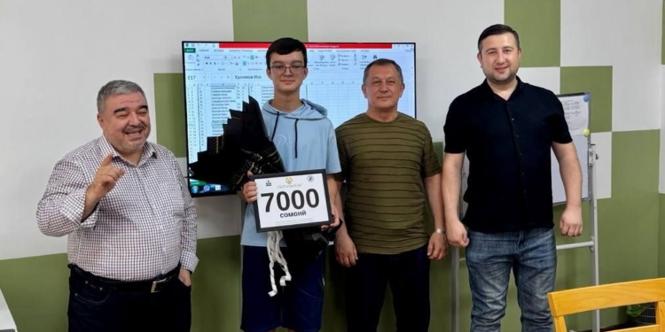 В Таджикистане наградили победителя международного шахматного турнира