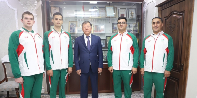 Таджикские пловцы выступят на чемпионате мира в Сингапуре