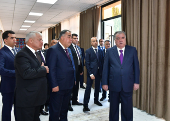 Президент Таджикистана в районе Деваштич в дистанционном формате открыл несколько дошкольных учреждений, школу и спортзал