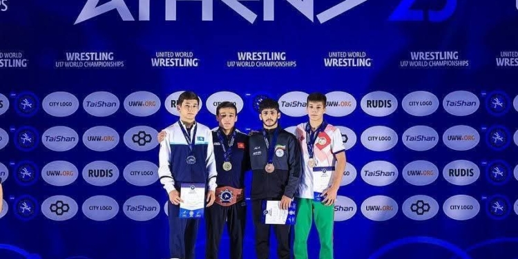 Юный борец из Таджикистана Махди Баротов завоевал бронзу на чемпионате мира в Афинах