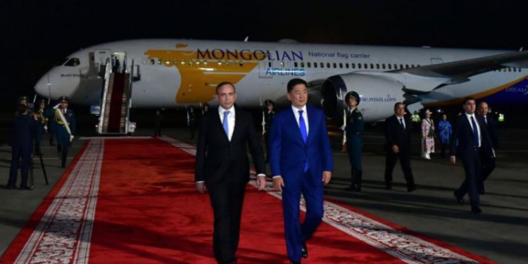 Президент Монголии прибыл в Таджикистан с государственным визитом