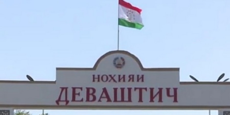 Эмомали Рахмон в районе Деваштич ввёл в эксплуатацию оросительную линию  и ознакомился с производством картофеля в регионе